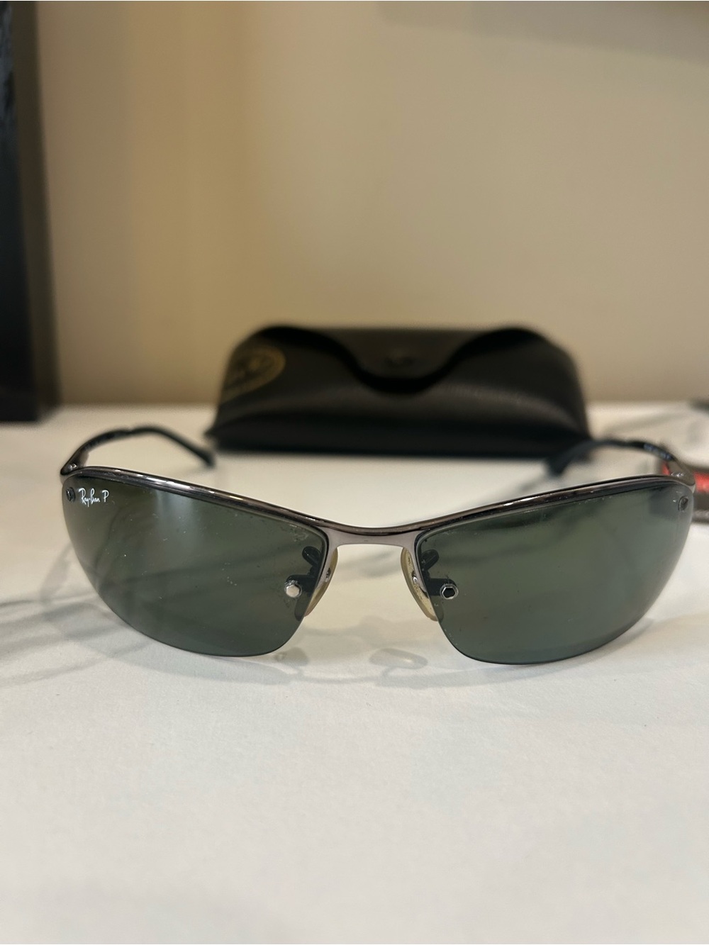 Ray-Ban RB3163 Sleek Polarized Sunglasses + Case 🕶️